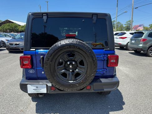 Used 2018 Jeep Wrangler Unlimited Sport S AWD/4WD image 3