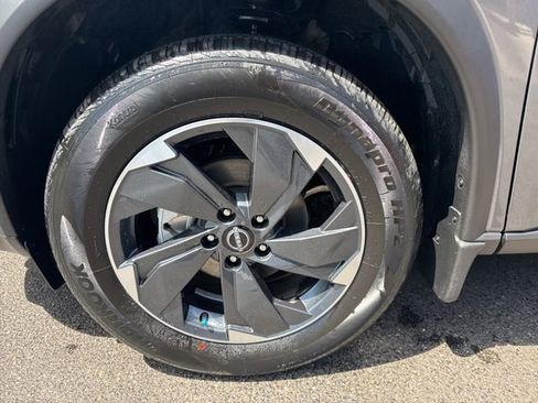 Used 2025 Nissan Rogue SV AWD/4WD image 10