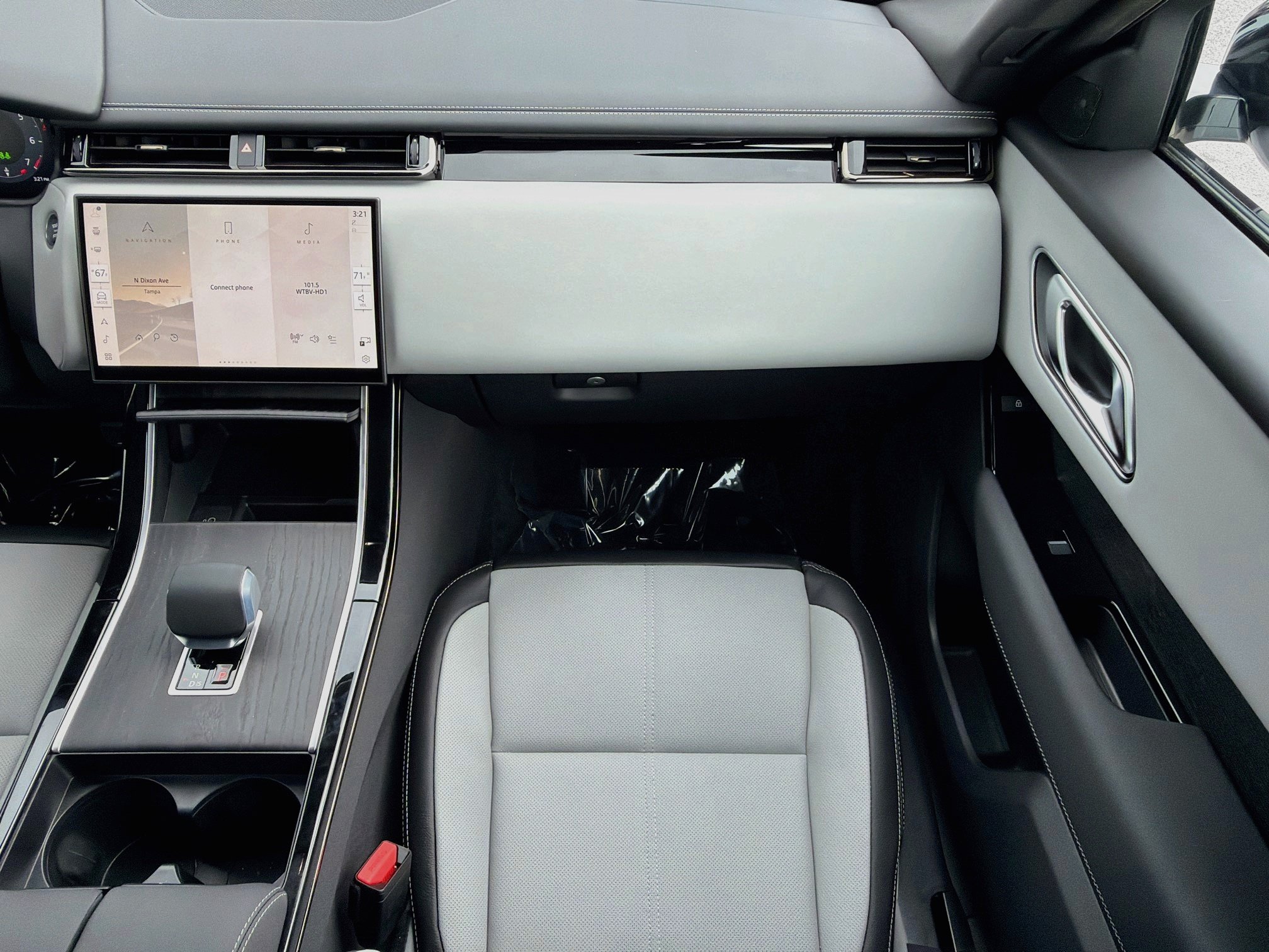 New 2026 Land Rover Range Rover Velar Belgravia AWD/4WD image 18