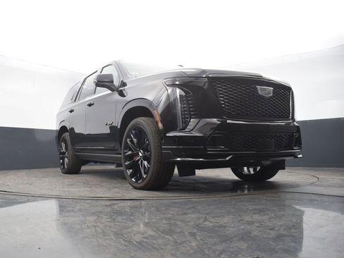 Certified 2025 Cadillac Escalade V w/ LPO, ONYX Package image 54