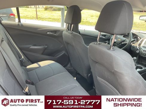 Used 2018 Chevrolet Cruze LT w/ Convenience Package FWD image 14