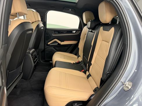 Certified 2026 Porsche Cayenne Coupe AWD/4WD image 24