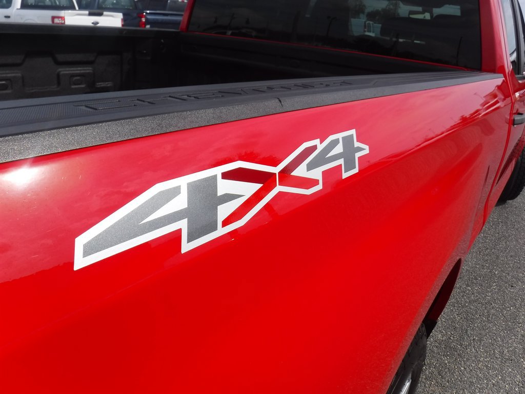 Used 2020 Chevrolet Silverado 1500 Custom w/ Custom Convenience Package AWD/4WD image 16