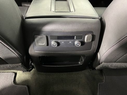 Used 2017 Chevrolet Suburban LT image 38