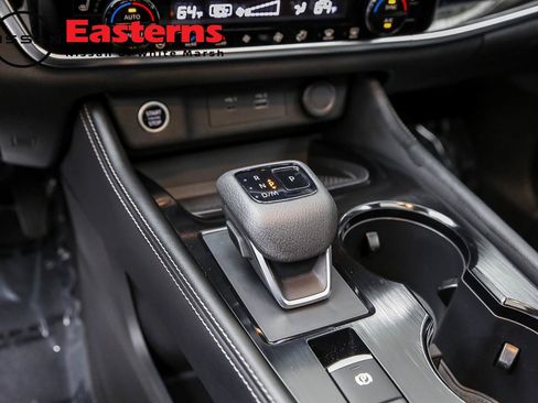 Used 2023 Nissan Rogue SL w/ SL Premium Package image 13