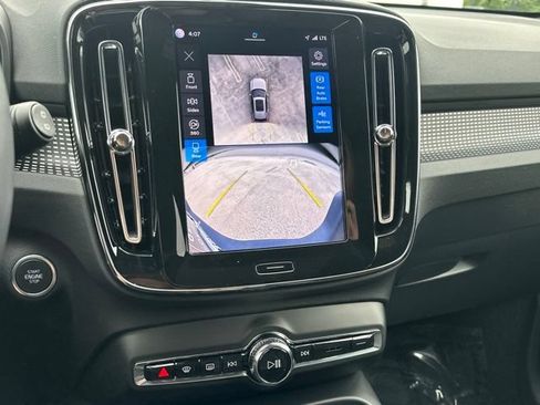 Certified 2025 Volvo XC40 B5 Plus AWD/4WD image 23