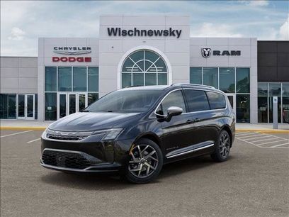 New 2027 Chrysler Pacifica Pinnacle w/ Theater Group