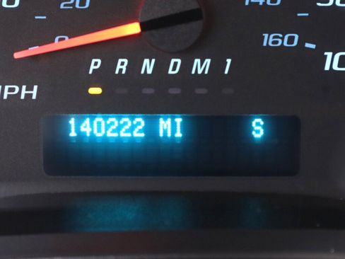 Used 2022 Chevrolet Express 3500 w/ Driver Convenience Package RWD image 14