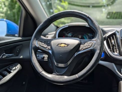 Used 2017 Chevrolet Volt LT w/ Comfort Package FWD image 13