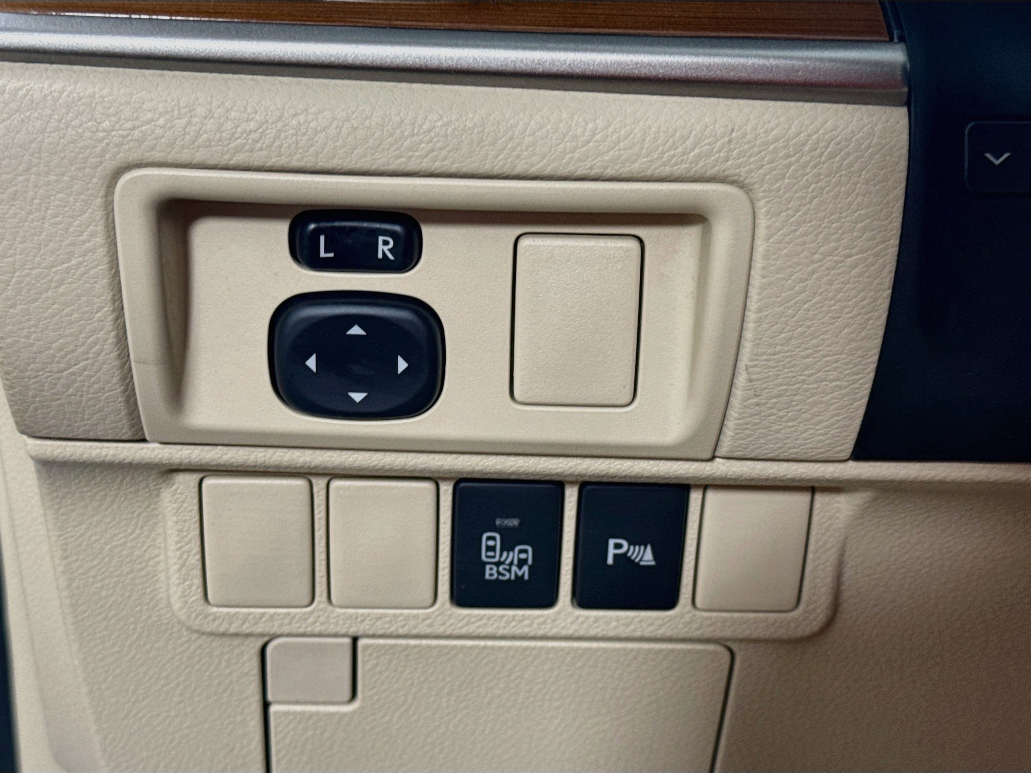 Used 2013 Lexus ES 300h w/ Luxury Pkg FWD image 9