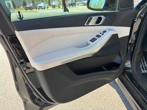 Used 2022 BMW X5 xDrive40i w/ M Sport Package AWD/4WD image 11