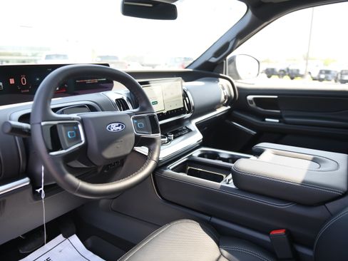 New 2027 Ford Expedition Platinum w/ Stealth Appearance Package RWD image 17