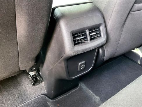 Used 2024 Chevrolet Equinox LT w/ LPO, Floor Liner Package FWD image 33