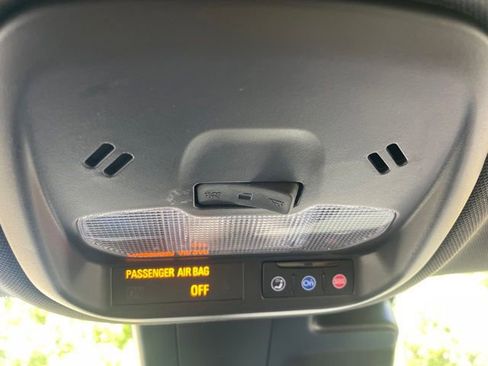 Used 2025 Chevrolet Trax RS FWD image 28