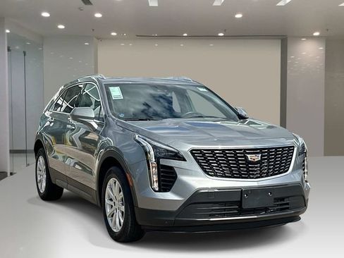 Used 2023 Cadillac XT4 Luxury w/ Cold Weather Package AWD/4WD image 6