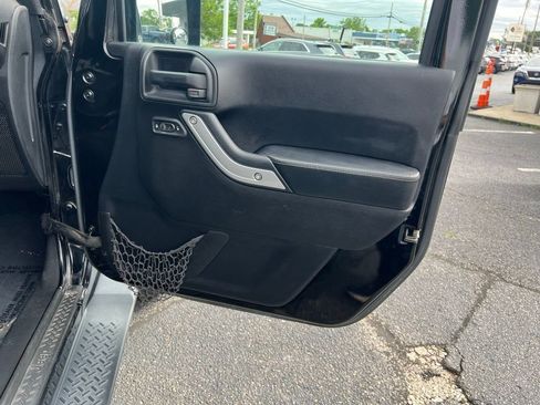 Used 2016 Jeep Wrangler Unlimited Rubicon AWD/4WD image 23
