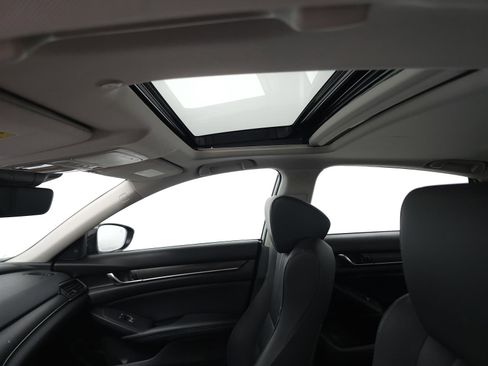 Used 2018 Honda Accord Touring image 6