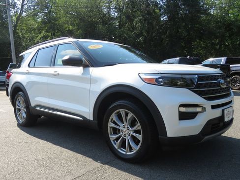 Used 2020 Ford Explorer XLT w/ Equipment Group 202A AWD/4WD image 3