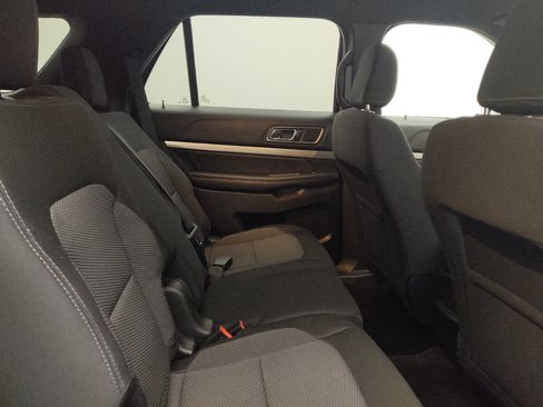 Used 2018 Ford Explorer XLT FWD image 19