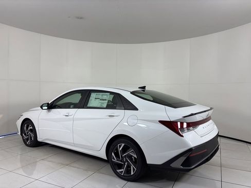 New 2025 Hyundai Elantra SEL FWD image 3