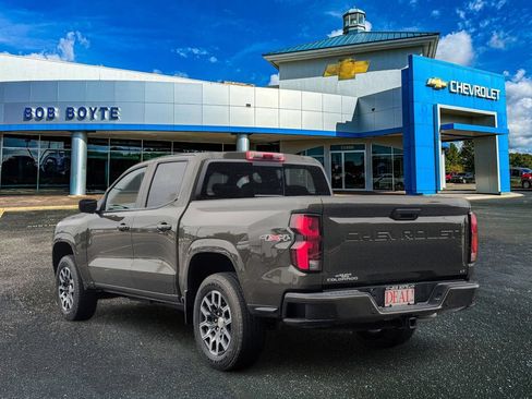 Used 2024 Chevrolet Colorado LT w/ LT Convenience Package III AWD/4WD image 6