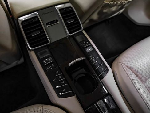 Used 2016 Porsche Panamera Turbo image 39