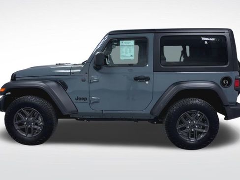 Used 2025 Jeep Wrangler Sport AWD/4WD image 19