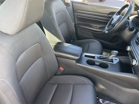 Used 2024 Nissan Altima 2.5 S image 9