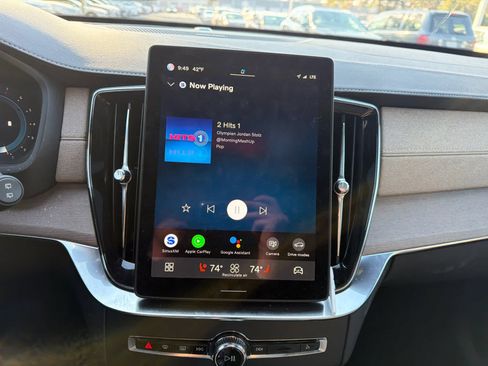 Certified 2025 Volvo XC90 B6 Plus image 29