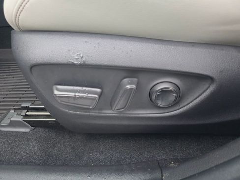 Used 2025 Toyota RAV4 Limited image 22