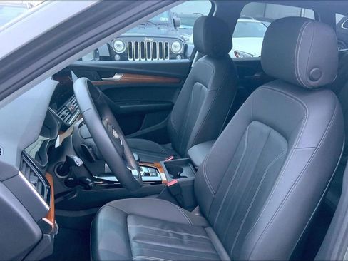 Certified 2023 Audi Q5 2.0T Premium w/ Convenience Package image 8