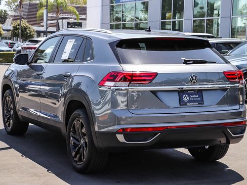 Used 2023 Volkswagen Atlas Cross Sport SE w/ Panoramic Sunroof Package FWD image 9