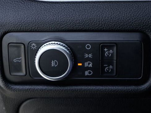 Used 2022 Ford Explorer XLT w/ Equipment Group 202A image 20