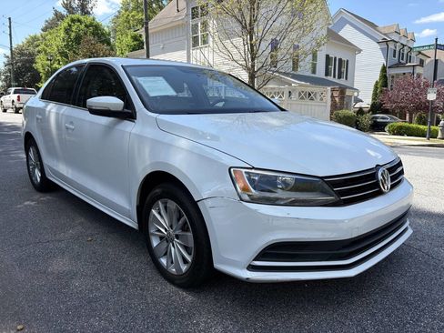 Used 2015 Volkswagen Jetta SE FWD image 2