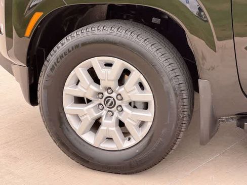 Used 2022 Nissan Frontier SV RWD image 9