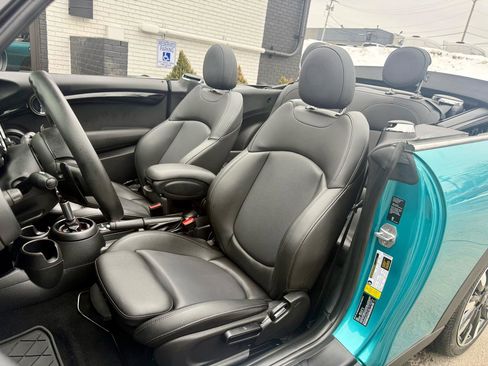 Used 2019 MINI Cooper S w/ Premium Package image 15