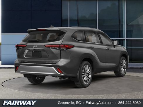 Used 2021 Toyota Highlander Platinum AWD/4WD image 2