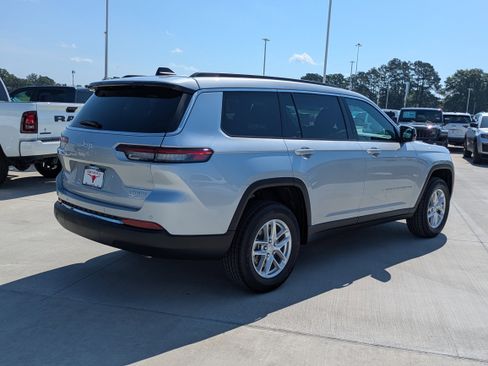 New 2026 Jeep Grand Cherokee L Laredo RWD image 5