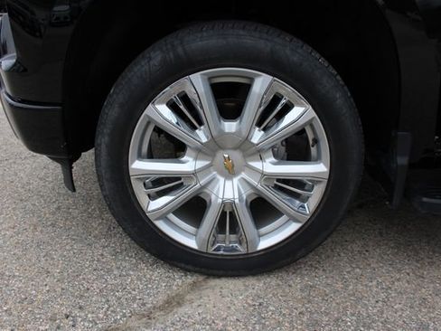 Used 2023 Chevrolet Silverado 1500 High Country w/ High Country Premium Package image 8