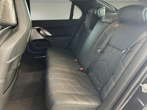 Used 2023 BMW i7 xDrive60 image 20