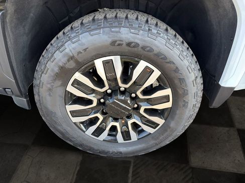 New 2026 GMC Sierra 2500 Denali Ultimate AWD/4WD image 9