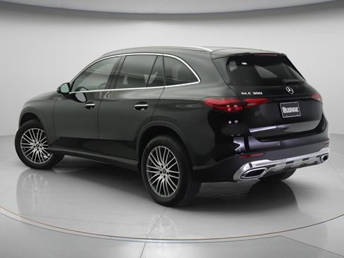 New 2026 Mercedes-Benz GLC 300 image 2