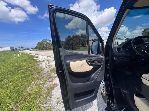 Used 2023 Mercedes-Benz Sprinter 3500 image 29