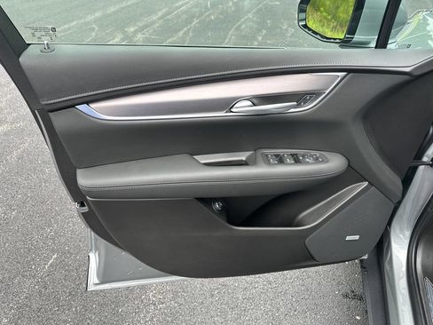 New 2026 Cadillac XT5 Luxury w/ LPO, ONYX Package FWD image 12