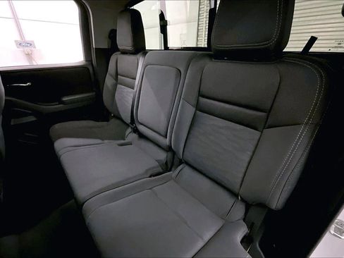 Used 2024 Nissan Frontier SV w/ SV Convenience Package image 25