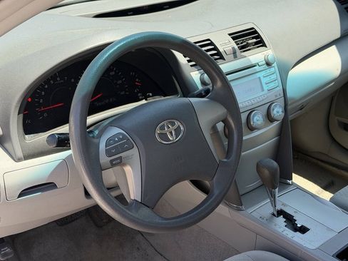Used 2009 Toyota Camry LE FWD image 13