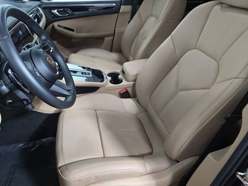 Used 2025 Porsche Macan AWD/4WD image 5