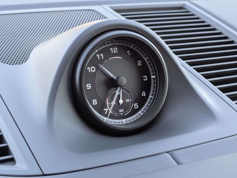 New 2026 Porsche Macan image 21