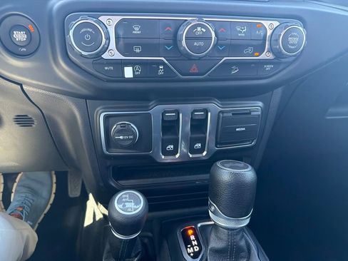 Used 2020 Jeep Wrangler Sport AWD/4WD image 15