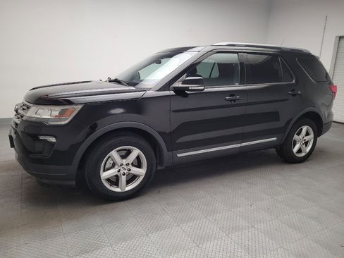 Used 2018 Ford Explorer XLT w/ Equipment Group 201A FWD image 2